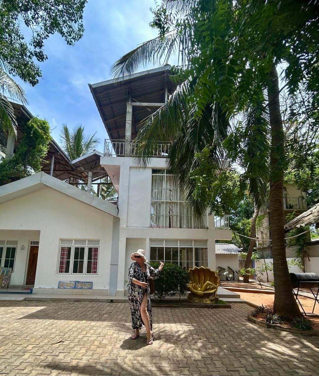 The House , Nilaveli , Проживание в семье